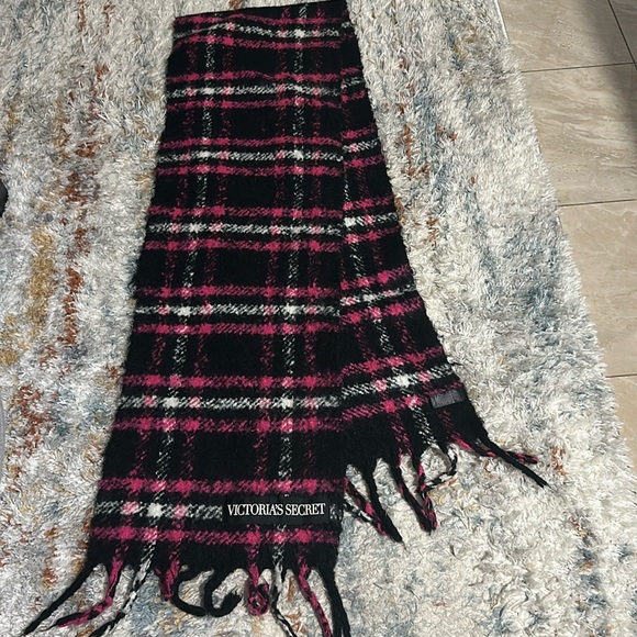 Victoria's Secret Accessories - ❄️ VS BLANKET SCARF ❄️